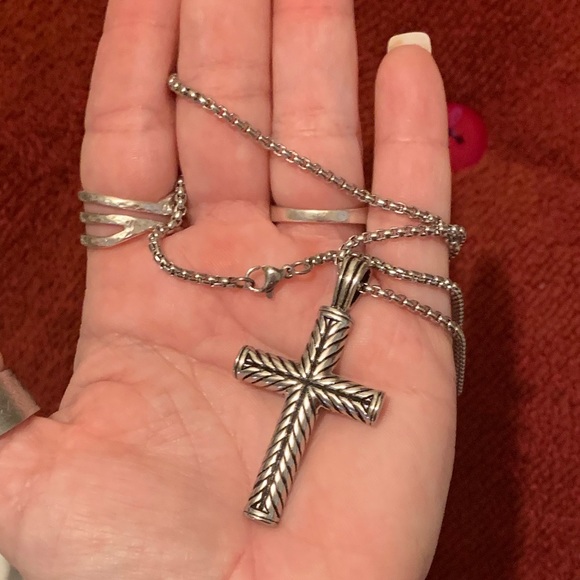 Beautiful Stainless steel cross necklace - Picture 6 of 6